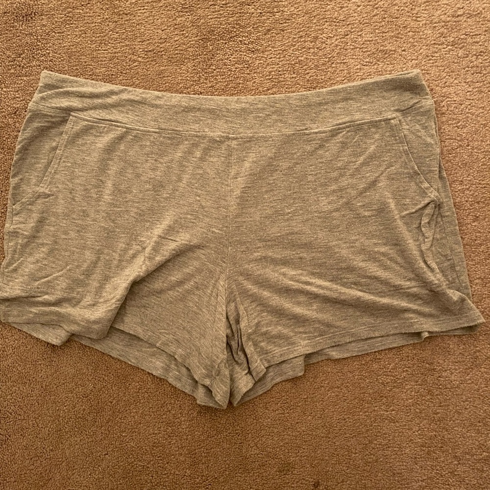 No brand size 12/14 large womens 95%rayon 5%spandex gray leisure shorts